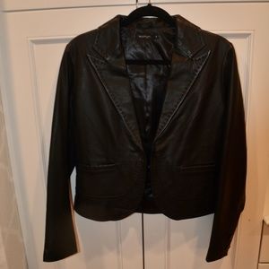 Womyn's Black Leather Jacket